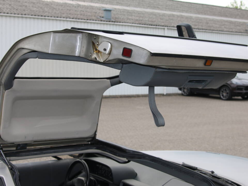 Image 87/92 of DeLorean DMC-12 (1982)
