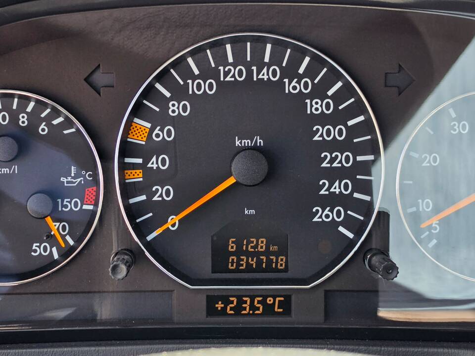 Image 29/100 of Mercedes-Benz SL 500 (1999)