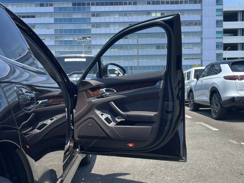 Image 61/91 of Porsche Panamera Turbo (2009)
