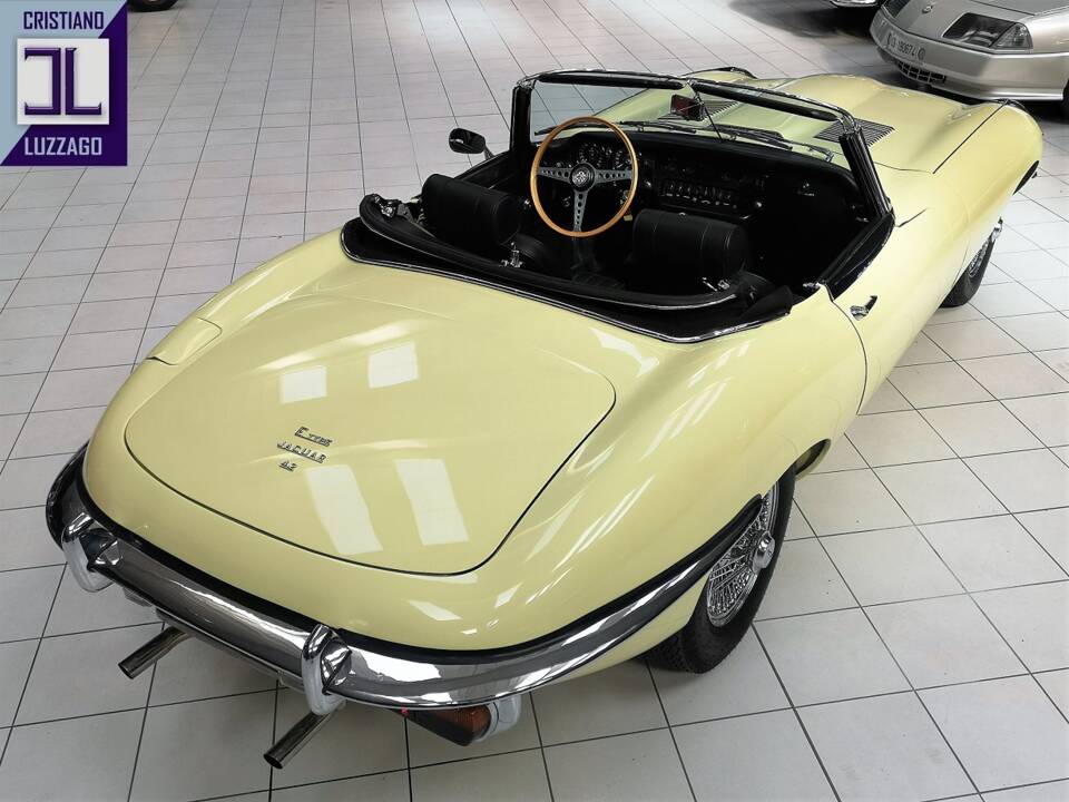 Image 7/51 de Jaguar E-Type (1970)