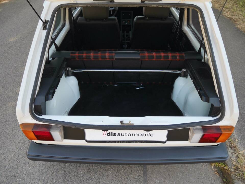 Image 32/35 of Volkswagen Golf Mk I GTI 1.6 (1980)