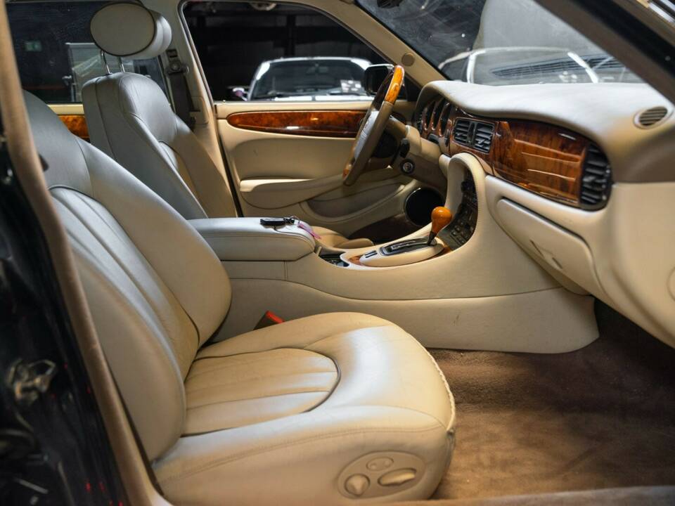 Bild 37/50 von Daimler Super V8 (1997)