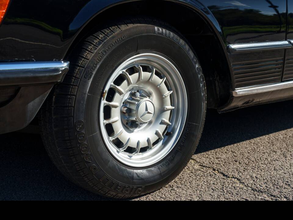 Image 8/26 of Mercedes-Benz 380 SLC (1981)