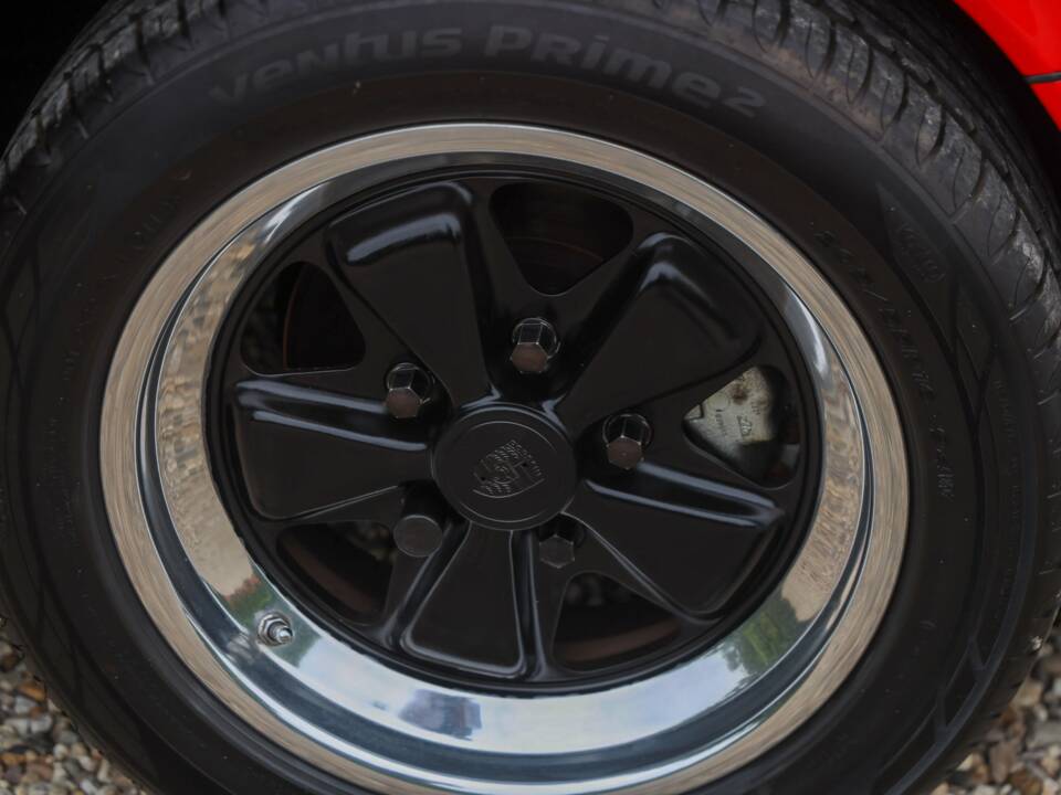 Image 46/50 of Porsche 911 Carrera 3.2 (1988)