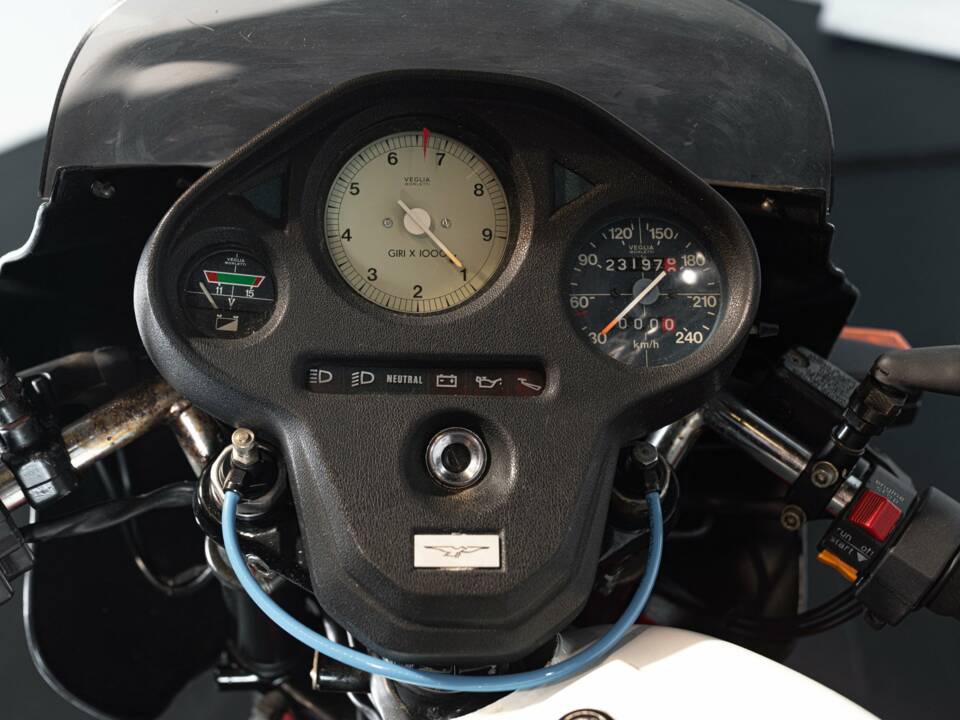 Image 24/33 of Moto Guzzi DUMMY (1990)