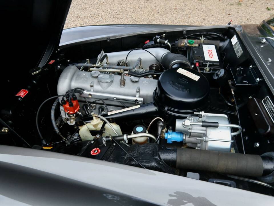 Image 30/50 of Mercedes-Benz 190 SL (1956)