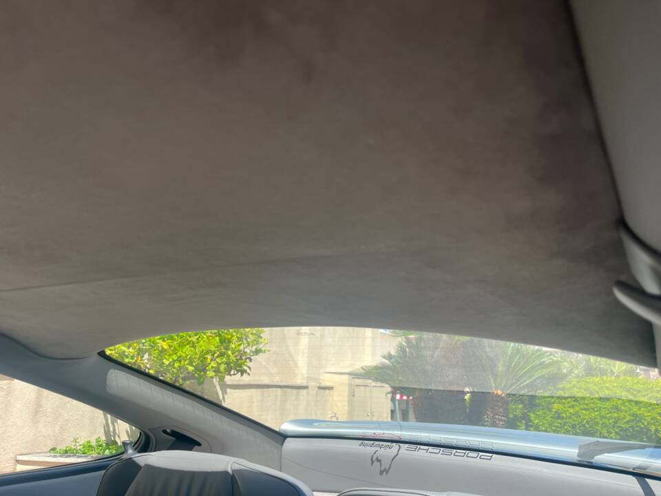 Image 20/39 of Porsche 911 Carrera 4S (2002)