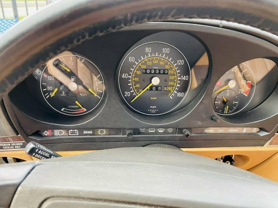 Image 17/36 de Mercedes-Benz 560 SL (1986)