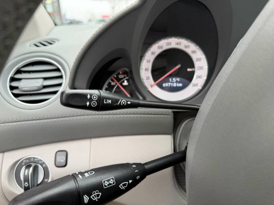 Bild 12/30 von Mercedes-Benz SL 350 (2008)