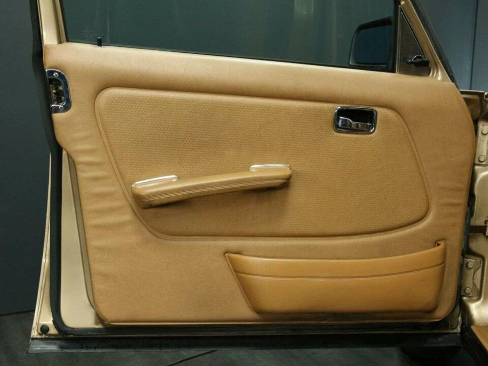 Bild 13/49 von Mercedes-Benz 250 lang (1985)