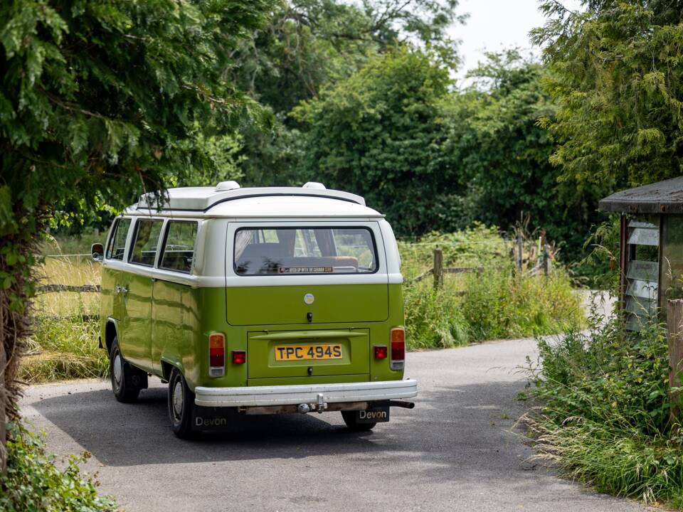 Image 34/47 of Volkswagen T2b Camper (1977)