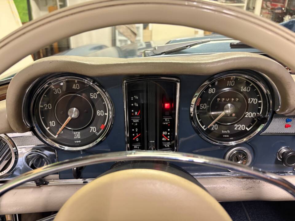 Image 35/38 de Mercedes-Benz 280 SL (1970)