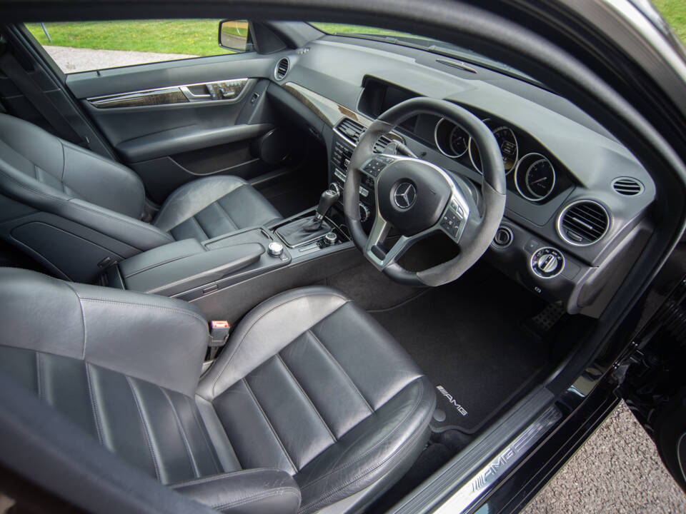 Bild 9/25 von Mercedes-Benz C 63 AMG T (2012)