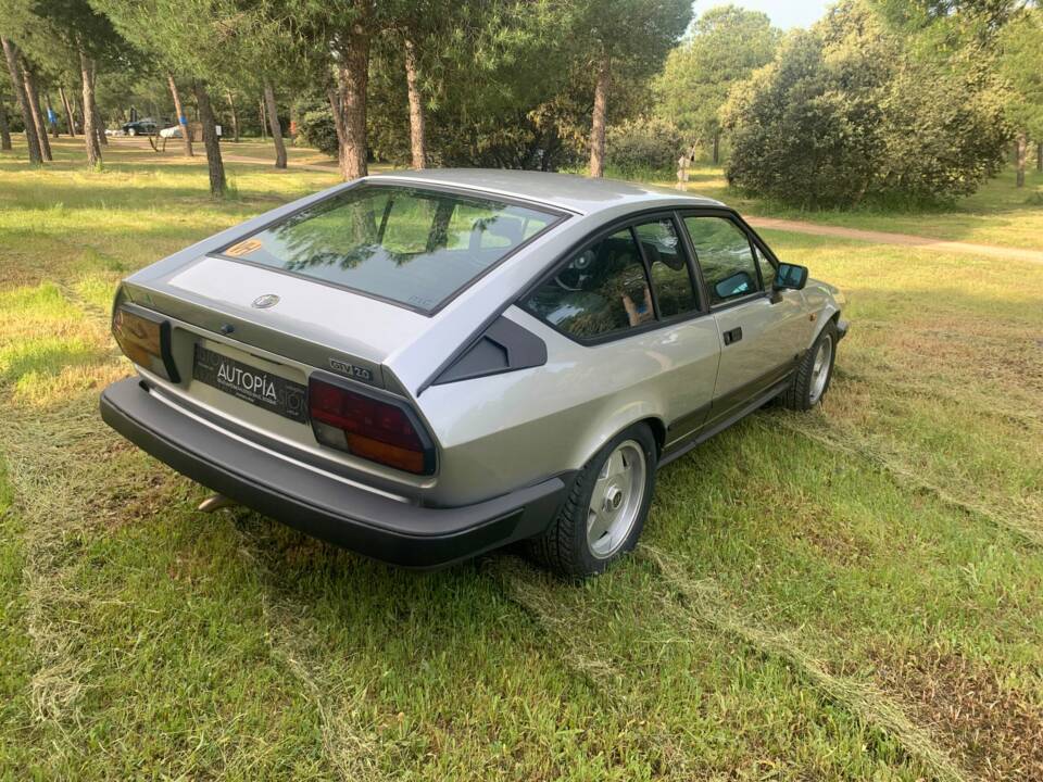 Imagen 3/4 de Alfa Romeo Alfetta 2.0 (1984)