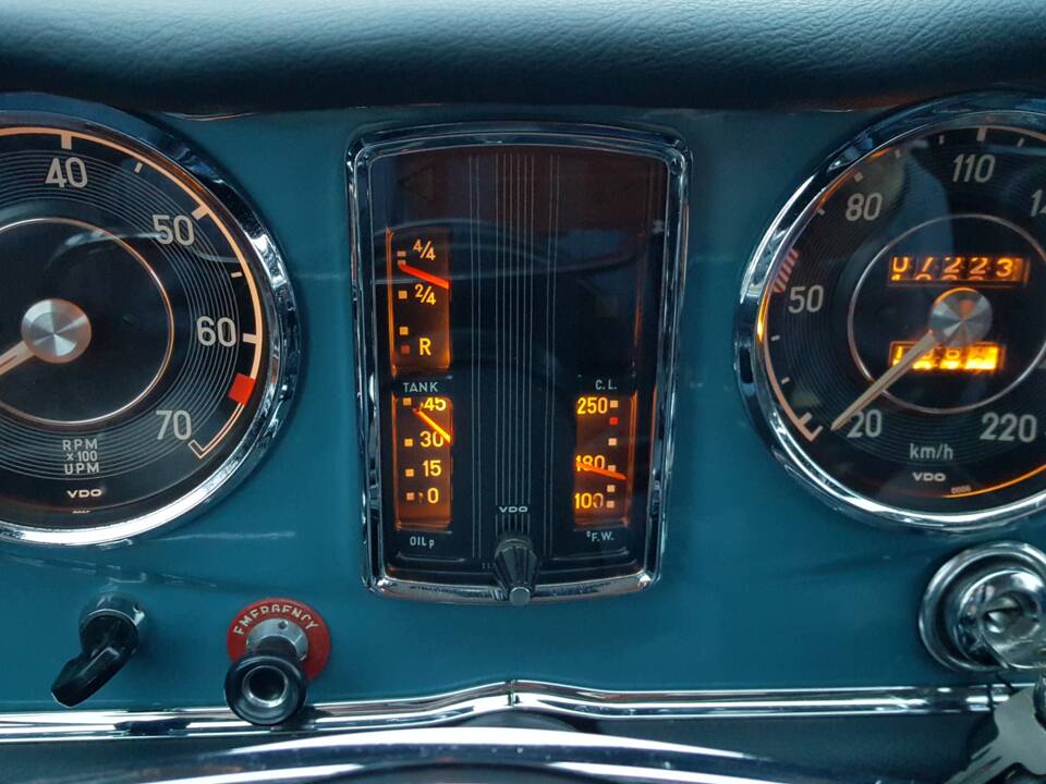 Image 62/63 of Mercedes-Benz 250 SL (1967)