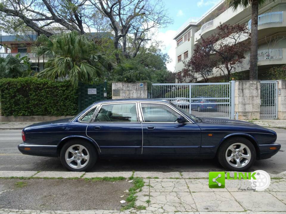 Bild 7/24 von Jaguar XJ 8 Sovereign (1999)