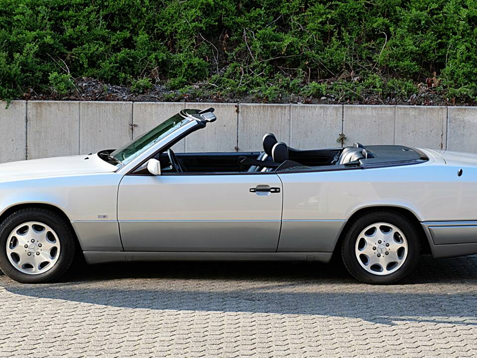 Image 9/74 of Mercedes-Benz E 320 (1997)