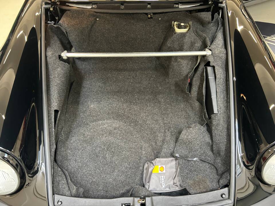 Bild 24/32 von Porsche 911 Carrera 3.2 (WTL) (1985)