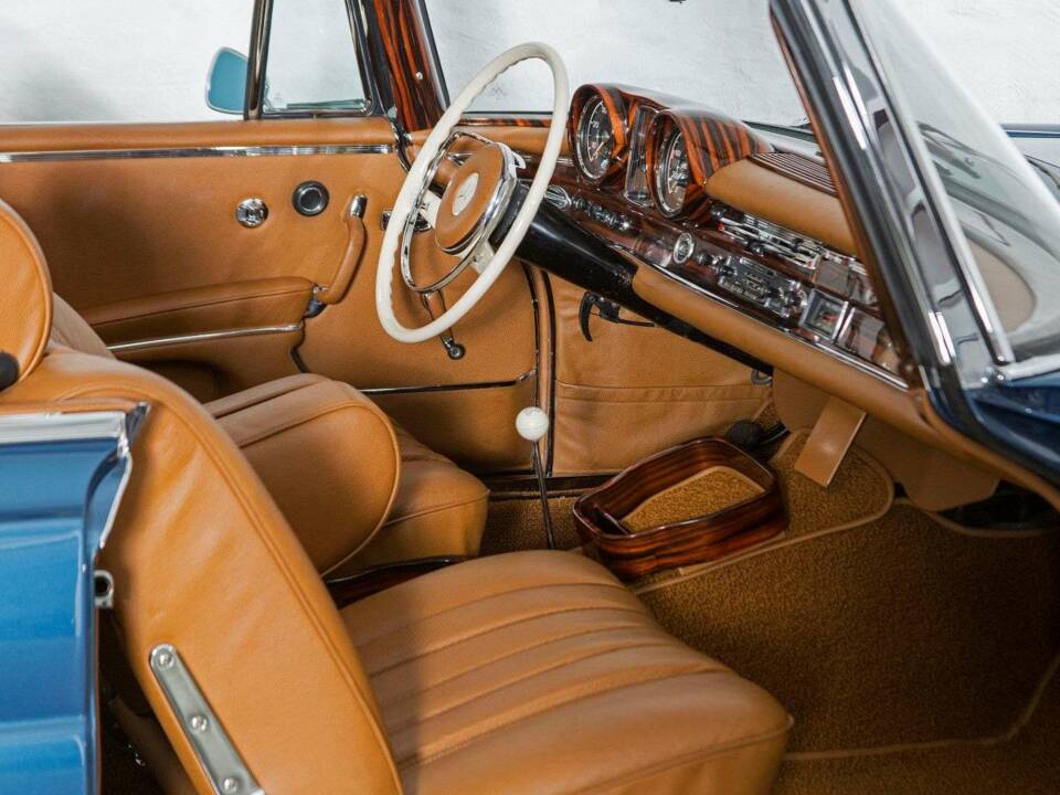 Image 15/20 de Mercedes-Benz 220 SE b (1965)