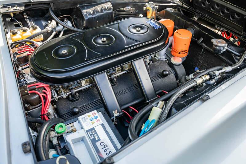 Image 26/49 de Ferrari 330 GT 2+2 (1966)