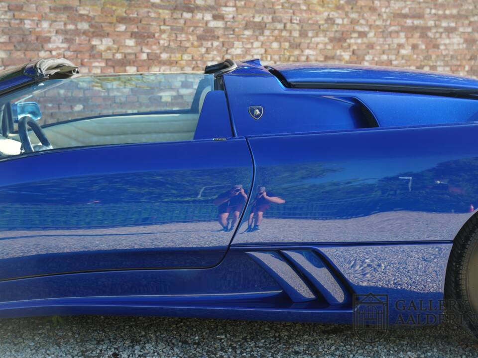 Image 33/50 of Lamborghini Diablo VT Roadster (1996)