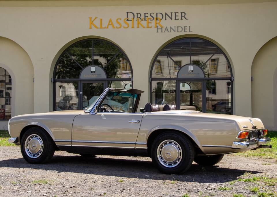 Image 4/56 de Mercedes-Benz 280 SL (1970)