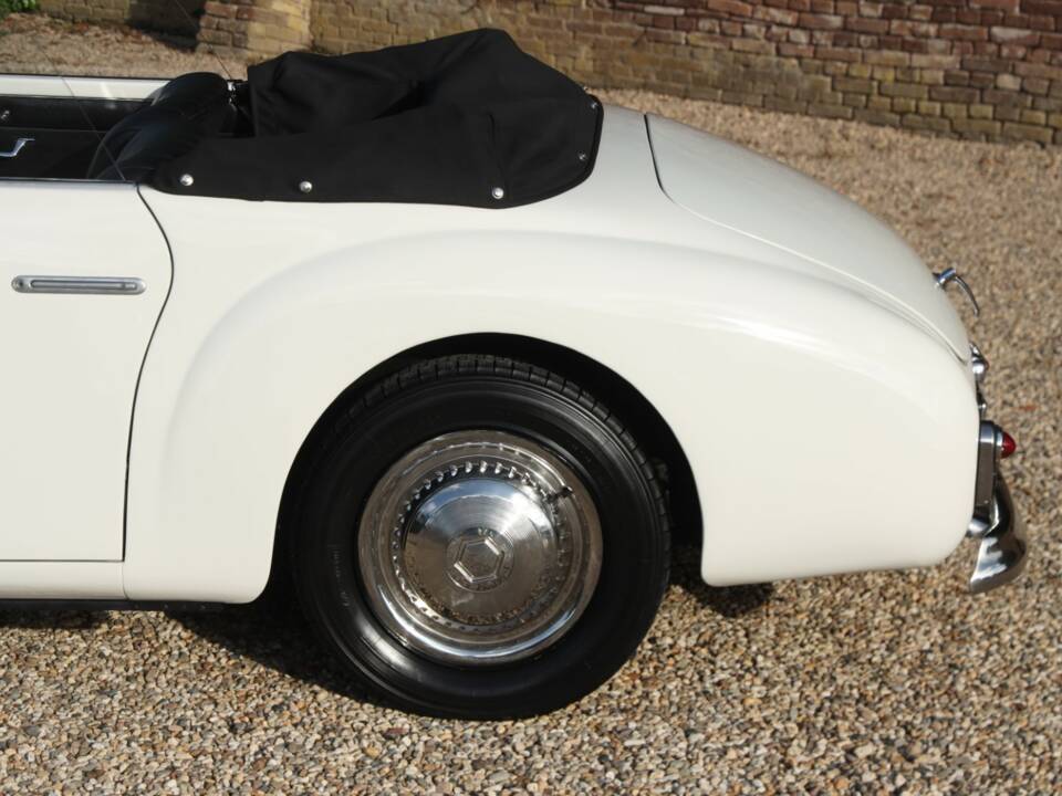 Image 16/50 of SIMCA 8 Sport (1950)