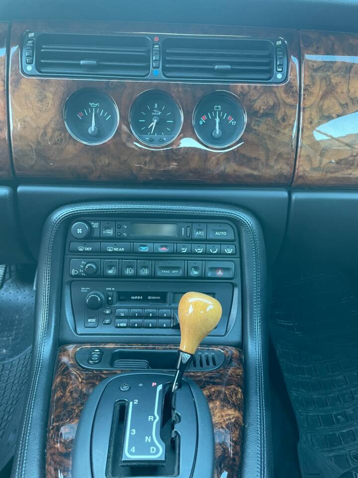 Imagen 18/46 de Jaguar XK8 4.0 (1997)