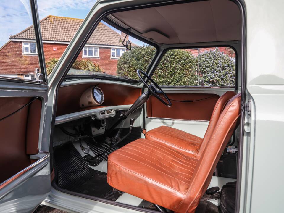 Image 18/29 of Morris Mini Van (1962)
