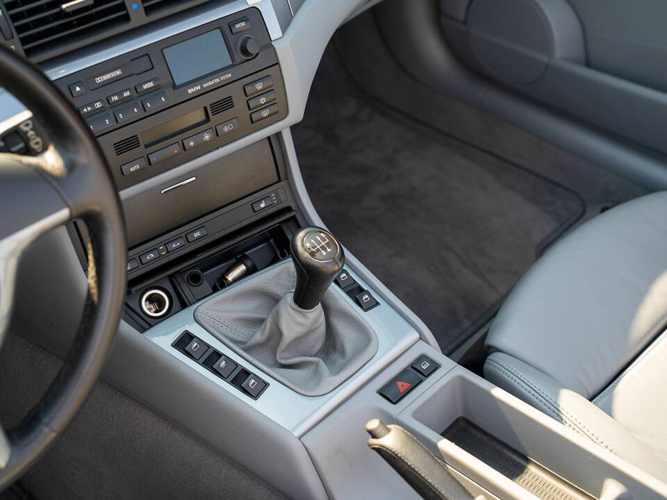 Image 23/31 of BMW 325Ci (2001)