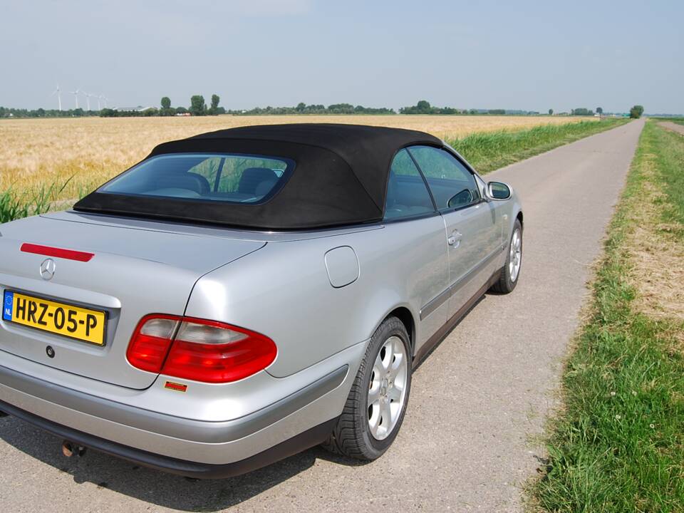 Image 43/46 of Mercedes-Benz CLK 200 (1999)