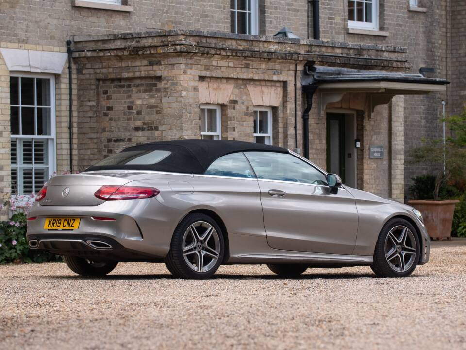 Bild 10/50 von Mercedes-Benz C 300 d (2019)