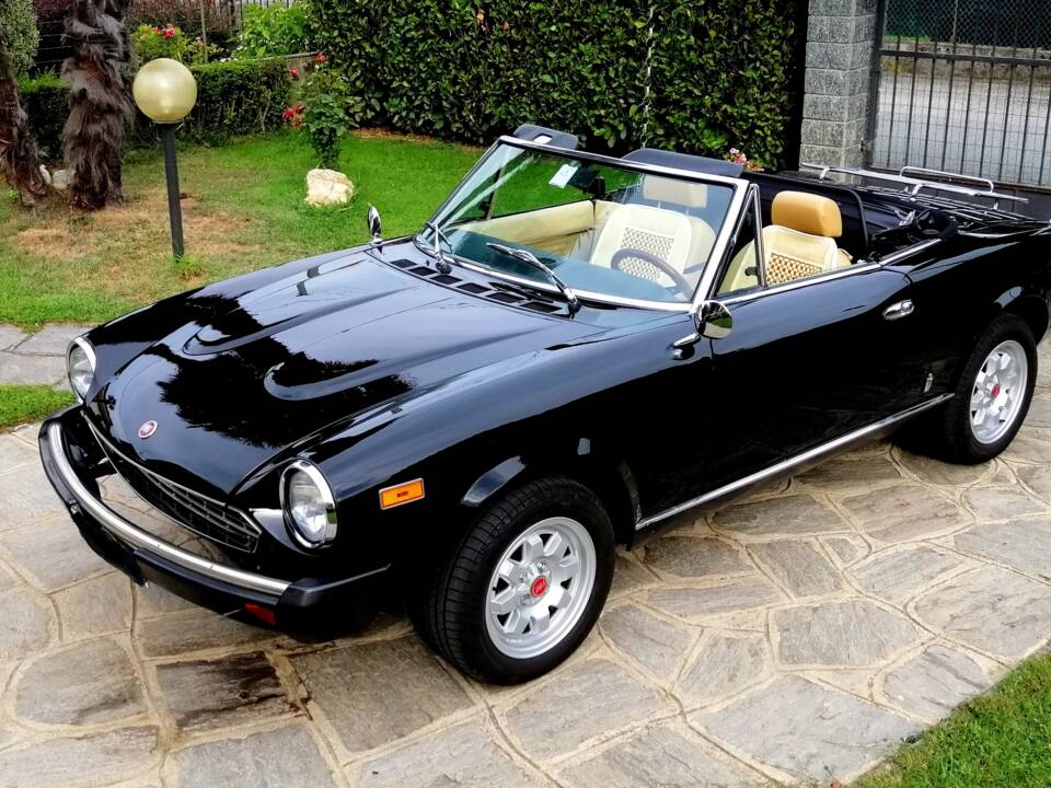 Bild 23/30 von FIAT Spider 2000 (1980)
