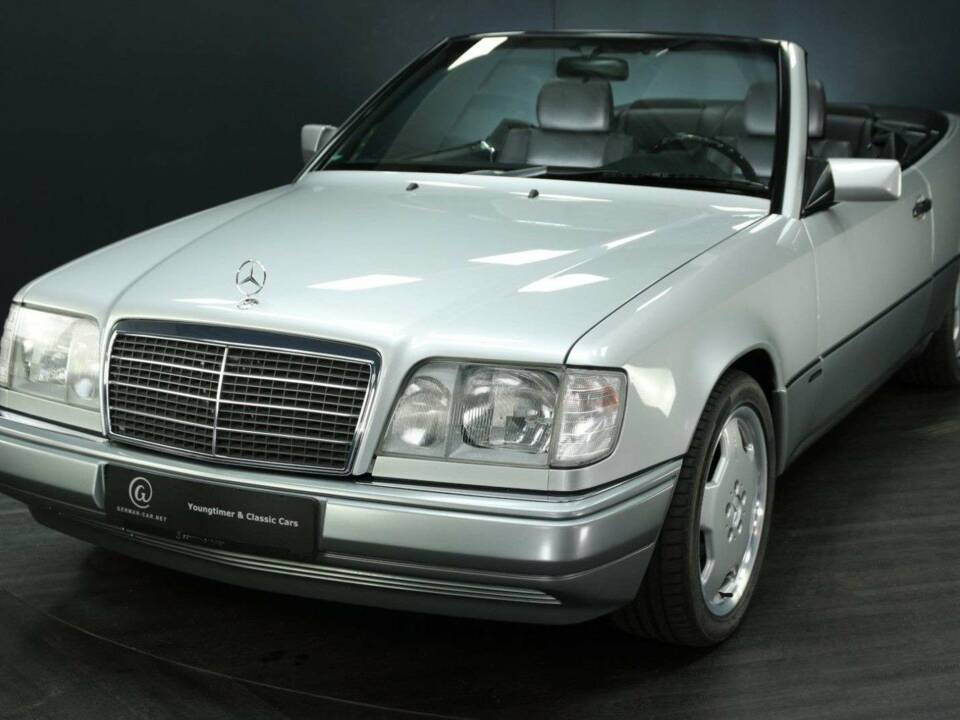 Immagine 1/30 di Mercedes-Benz E 320 &quot;Final Edition&quot; (1997)