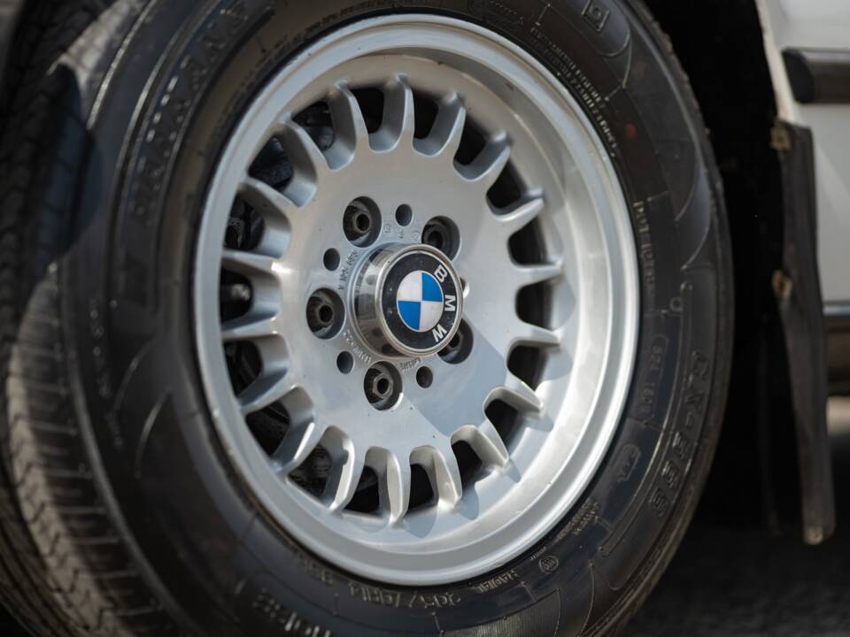 Bild 18/44 von BMW 628 CSi (1900)