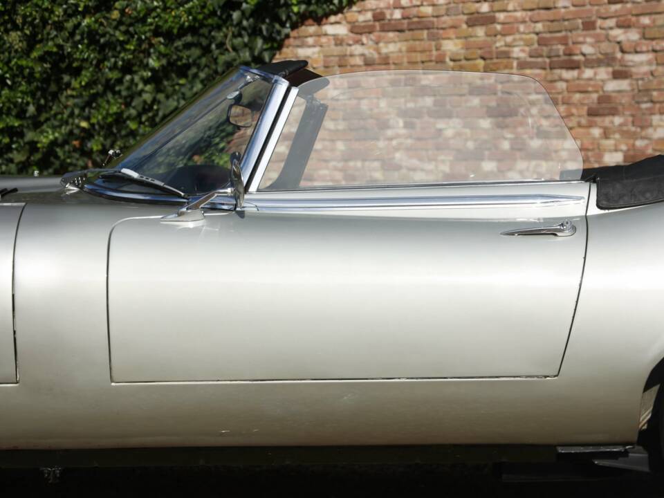 Afbeelding 21/50 van Jaguar E-Type V12 (1973)