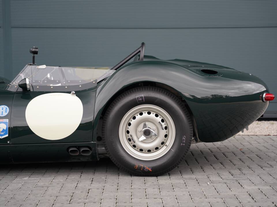 Image 10/50 of Lister Knobbly (1959)