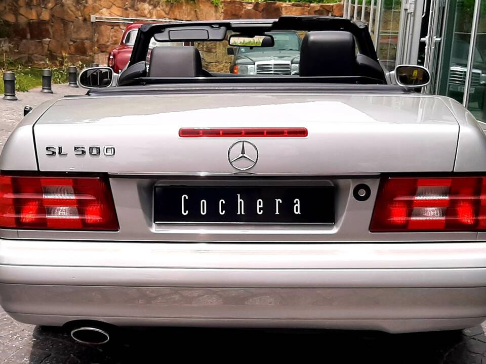 Immagine 2/19 di Mercedes-Benz SL 500 (2000)