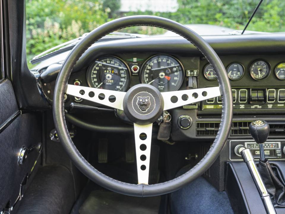Image 16/43 of Jaguar Type E V12 (1973)