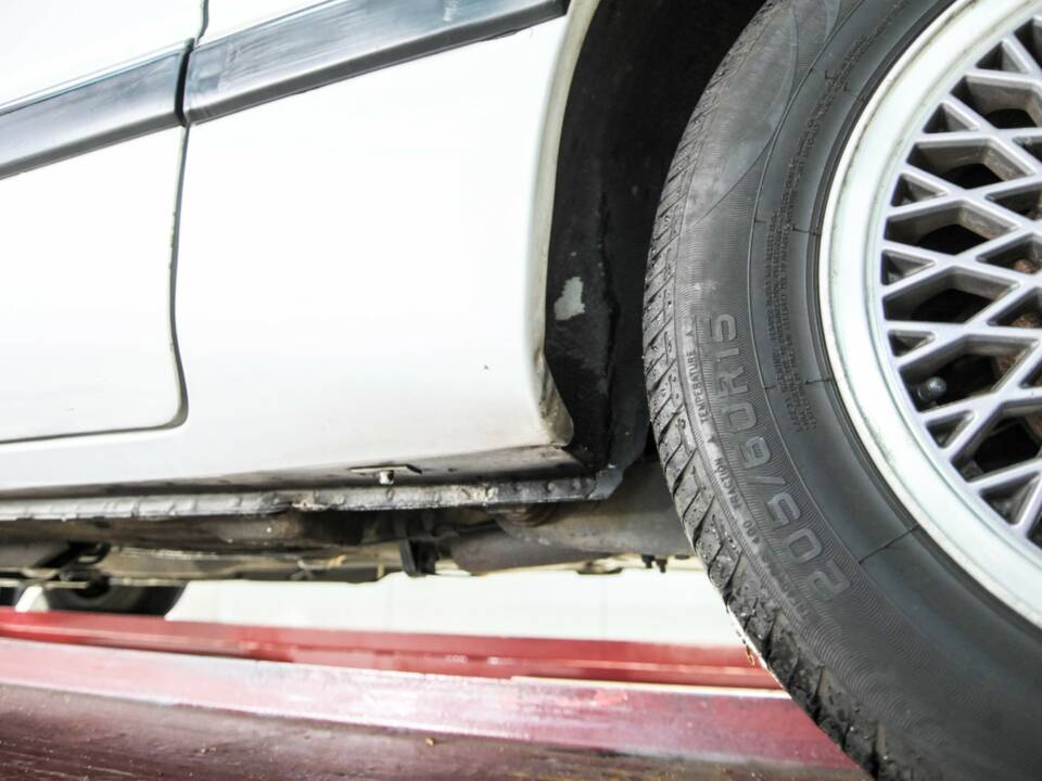 Bild 49/50 von Chrysler Le Baron 2.5 Turbo (1988)