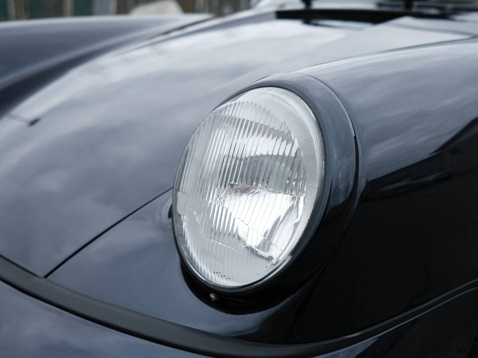 Image 27/97 of Porsche 911 Carrera 4 (1991)