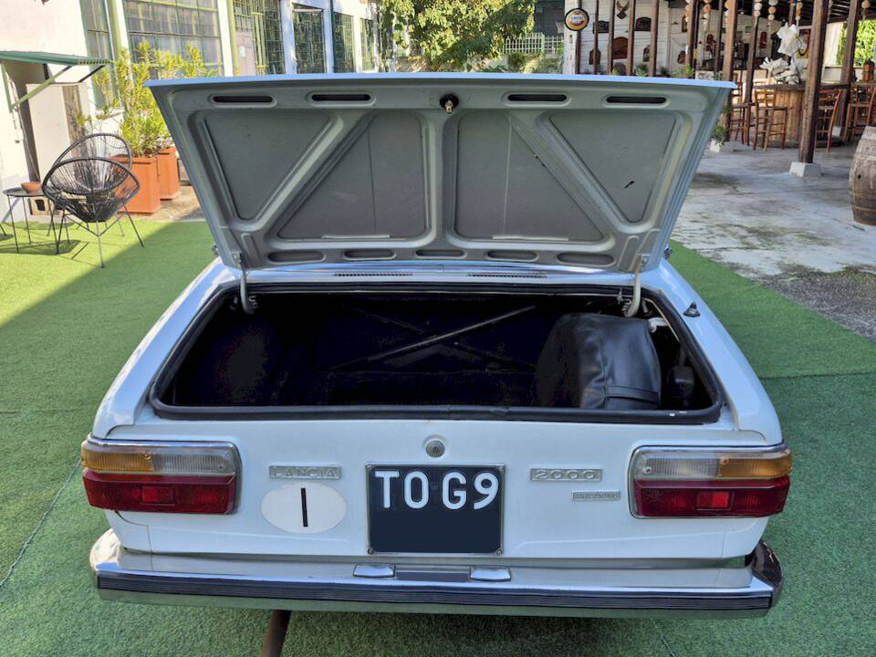 Bild 47/59 von Lancia 2000 Iniezione (1972)