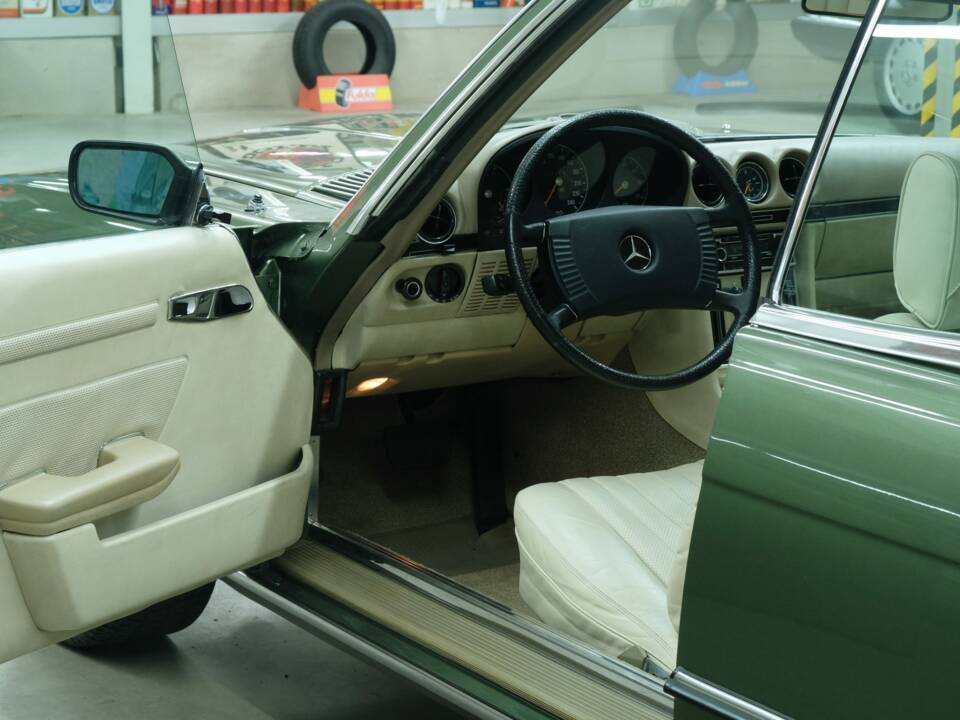 Image 19/50 de Mercedes-Benz 350 SLC (1973)
