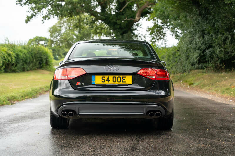 Image 19/50 of Audi S4 (2010)