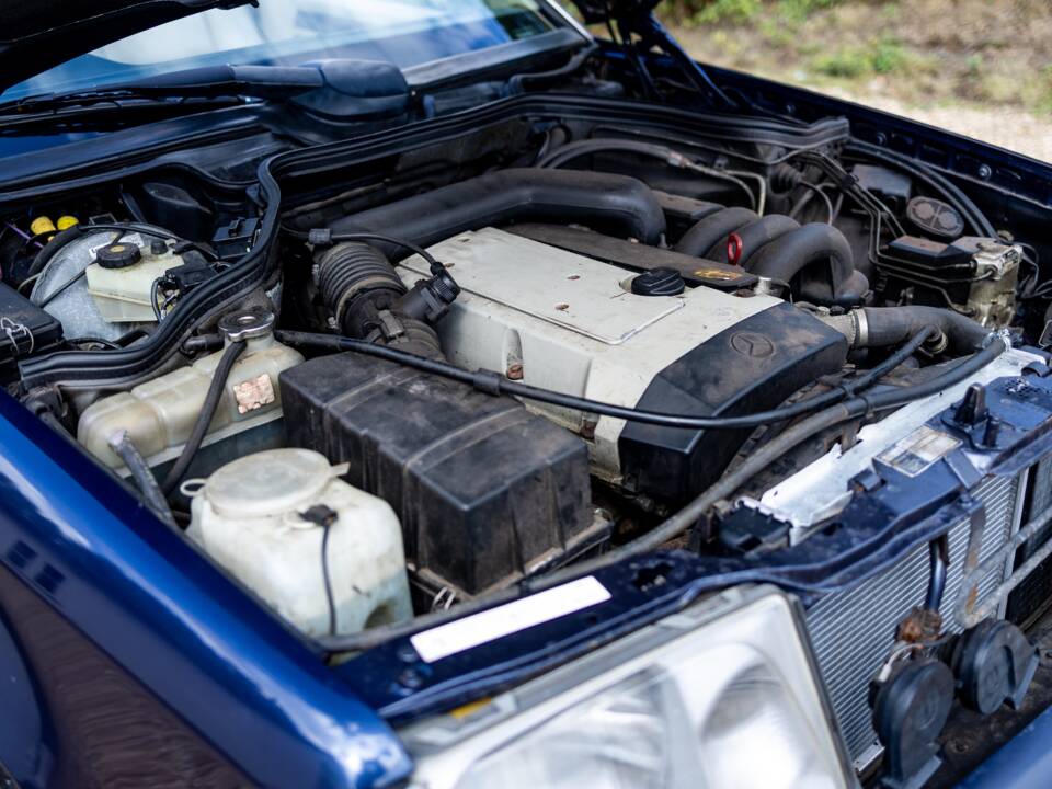 Bild 39/46 von Mercedes-Benz E 320 (1994)