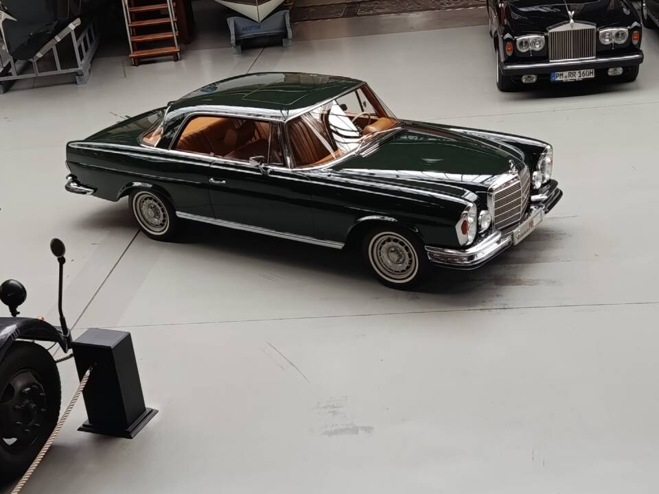 Image 8/54 of Mercedes-Benz 280 SE 3,5 (1970)