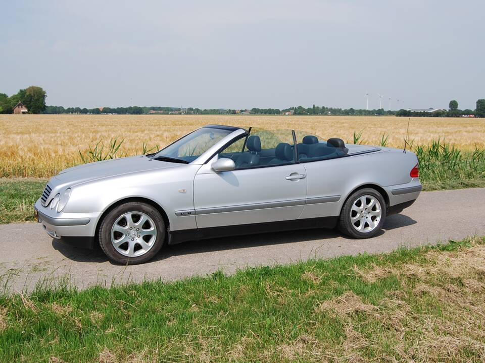 Image 9/46 of Mercedes-Benz CLK 200 (1999)