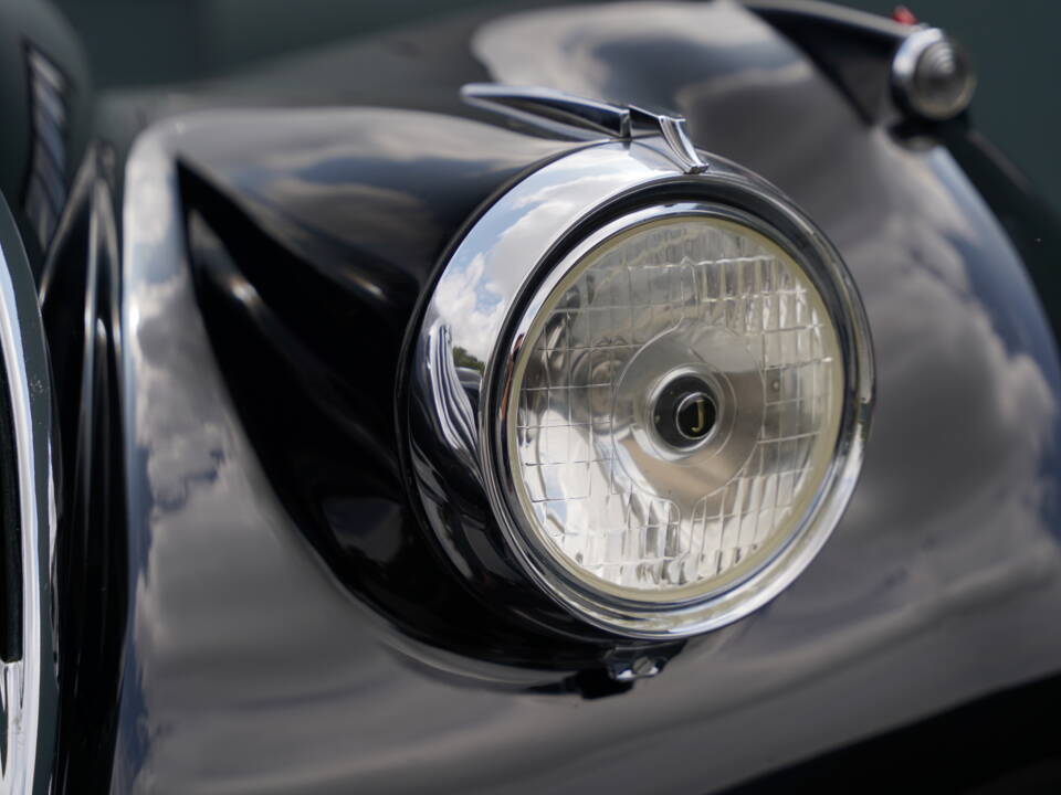 Image 46/50 of Jaguar XK 140 DHC (1956)