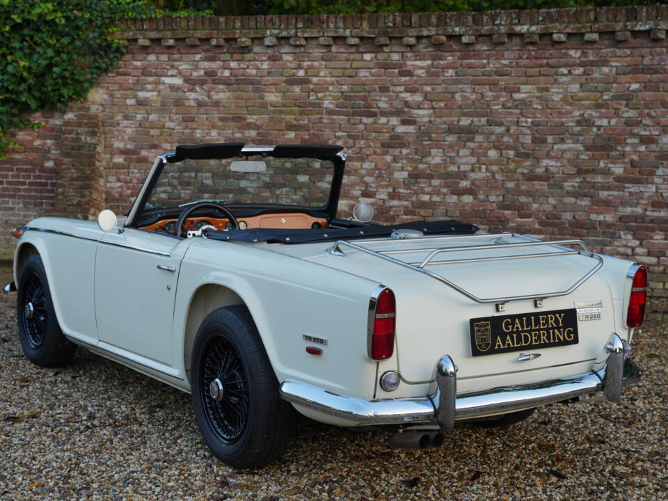 Image 36/50 of Triumph TR 250 (1968)