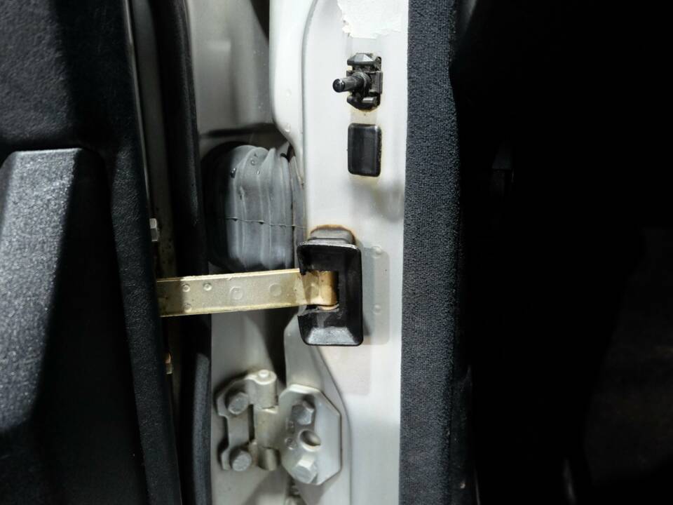 Bild 13/32 von Mercedes-Benz 190 E 1.8 (1991)